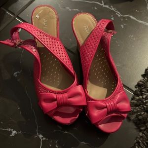 Pink bow size 7 apt 9 wedges
